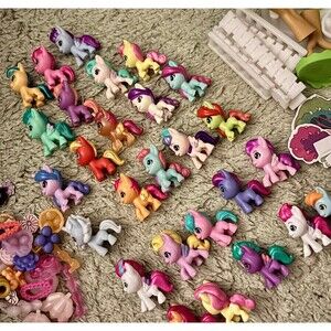 My Little Pony G3 & G4 mini figures, accessories, and play pieces.